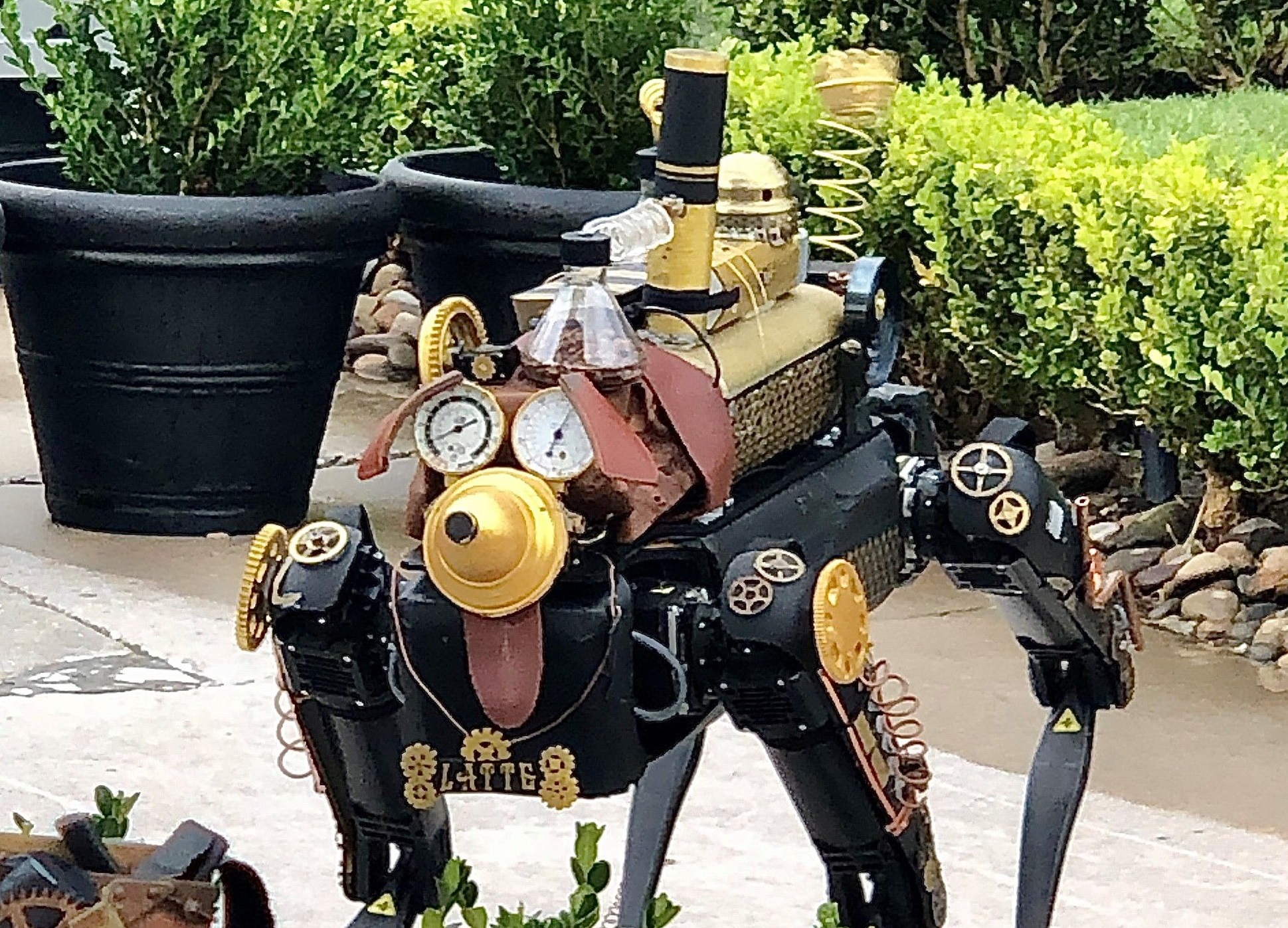 Latte – a dynamic Spot robot joins Penelope and Jacques for a first-of-its-kind interactive character appearance utilizing the innovative Spot robot technology developed by Boston Dynamics.