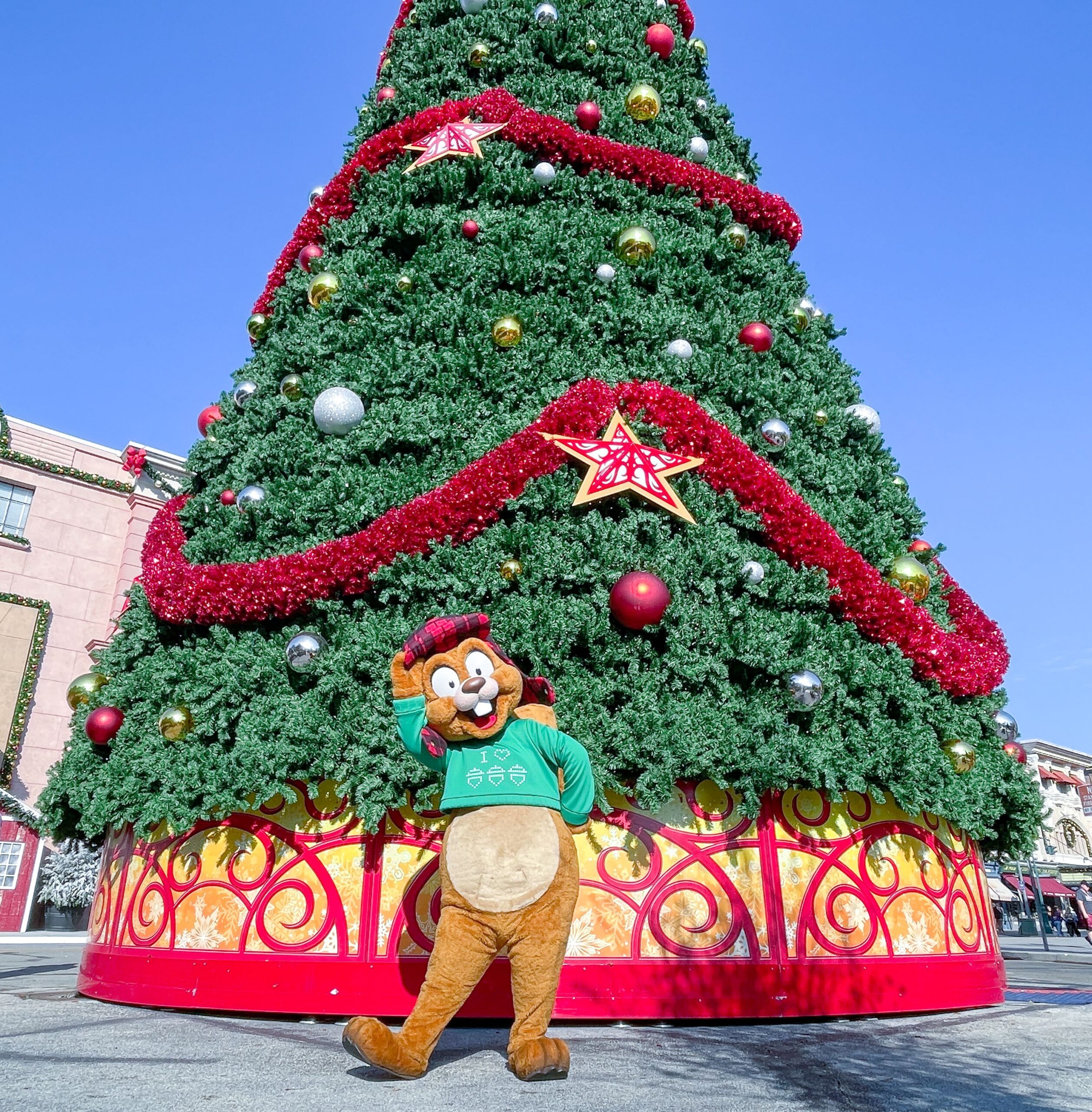 Universal Orlando Resort Debuts Original Walkaround Character, Earl the Squirrel