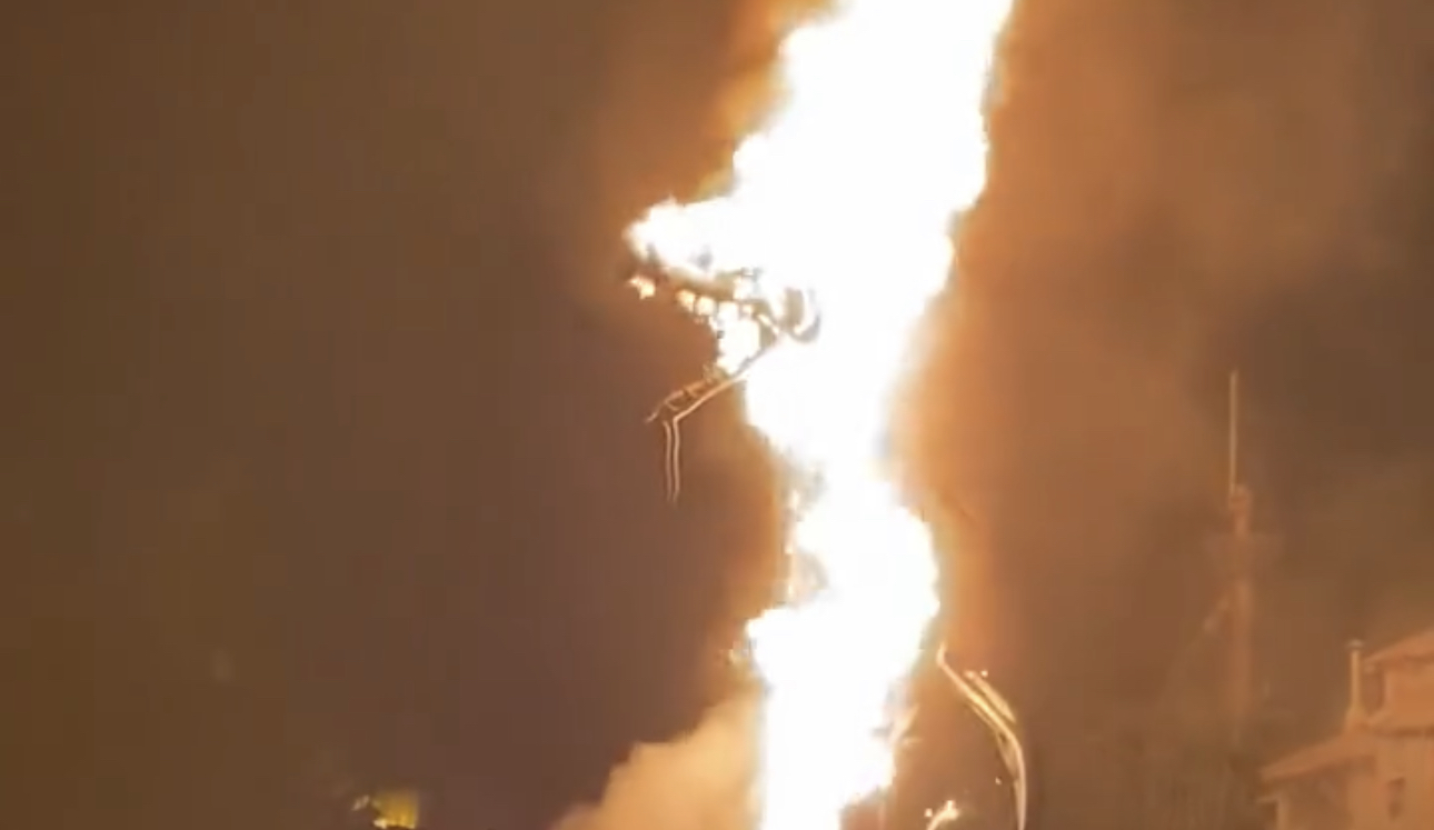 Watch Disneyland's dragon catch on fire during Fantasmic show