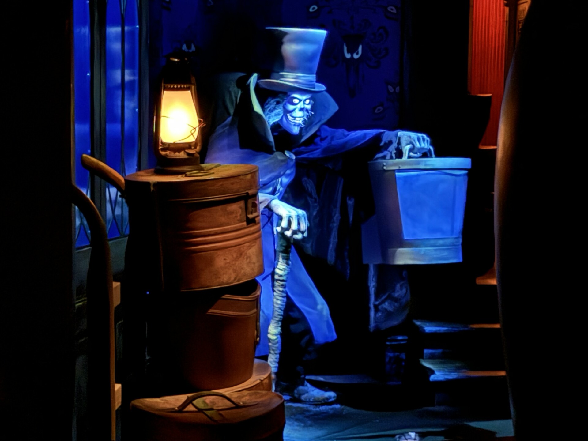 Hatbox Ghost Arrives Inside Haunted Mansion at Magic Kingdom