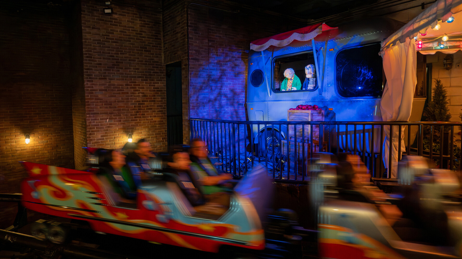 Statler and Waldorf heckling riders as they return to the unload area is a brilliant, charming touch that sends guests off with a laugh