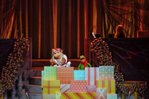 Glitz, Glamour, and Holiday Cheer: A Guide to Disney Jollywood Nights 2026