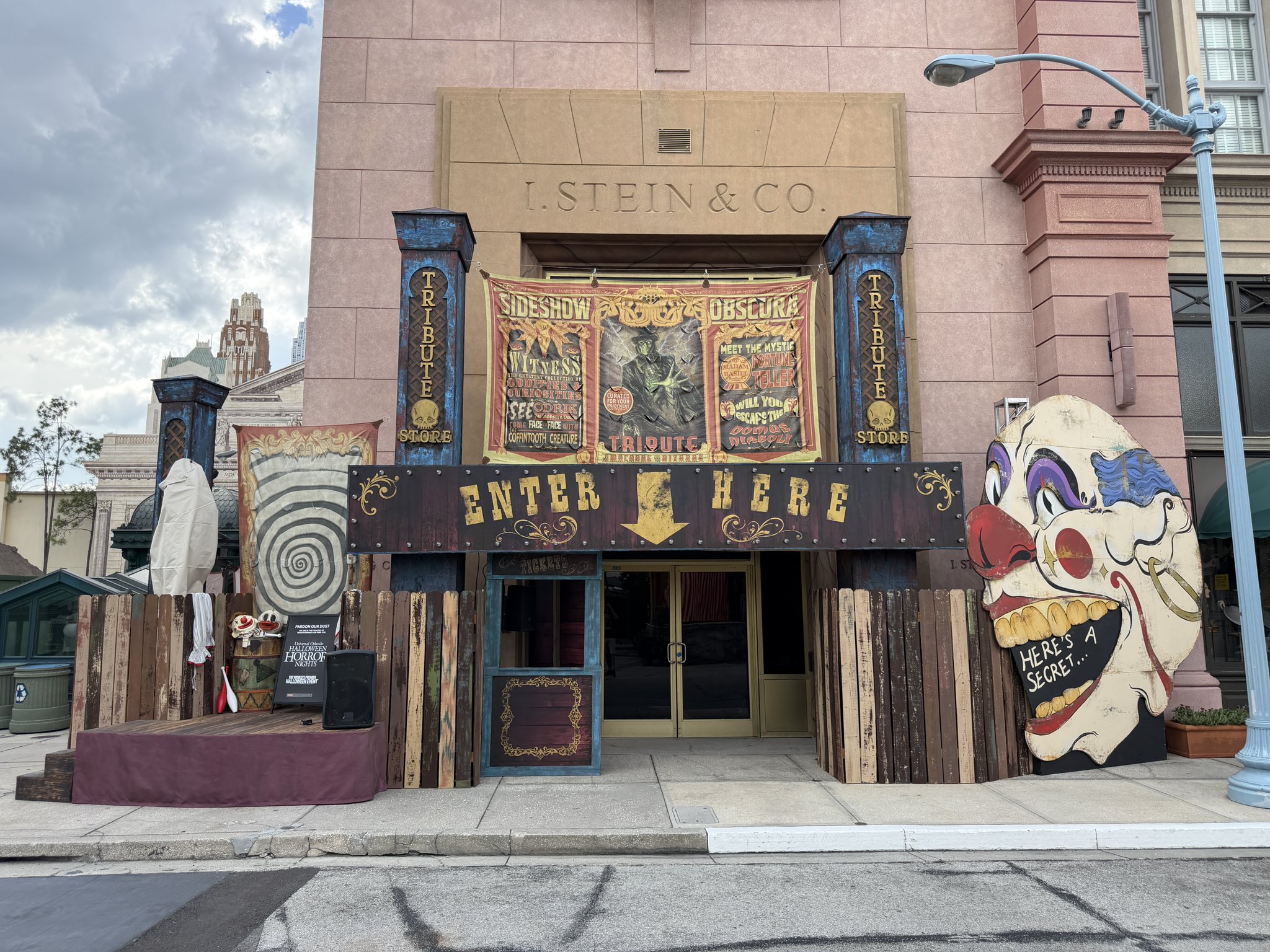 Halloween Horror Nights 2026 Tribute Store