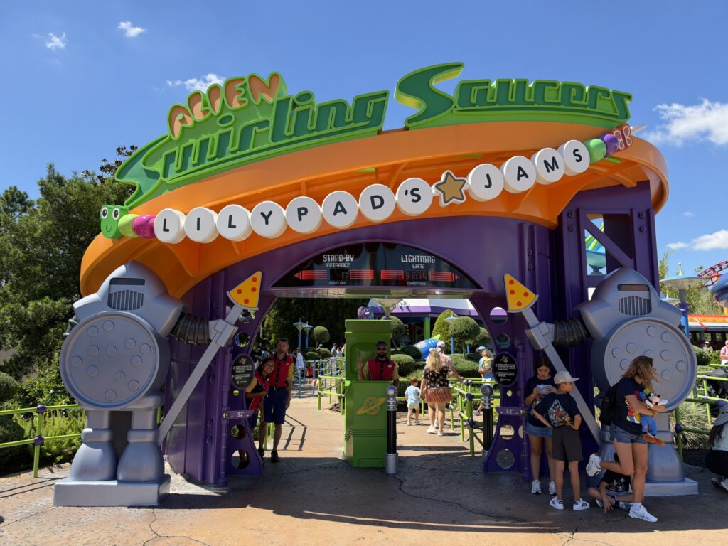 DJ Lilypad Brings New Holiday Tunes to Alien Swirling Saucers