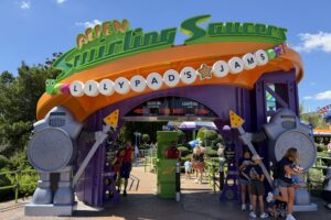 DJ Lilypad Brings New Holiday Tunes to Alien Swirling Saucers